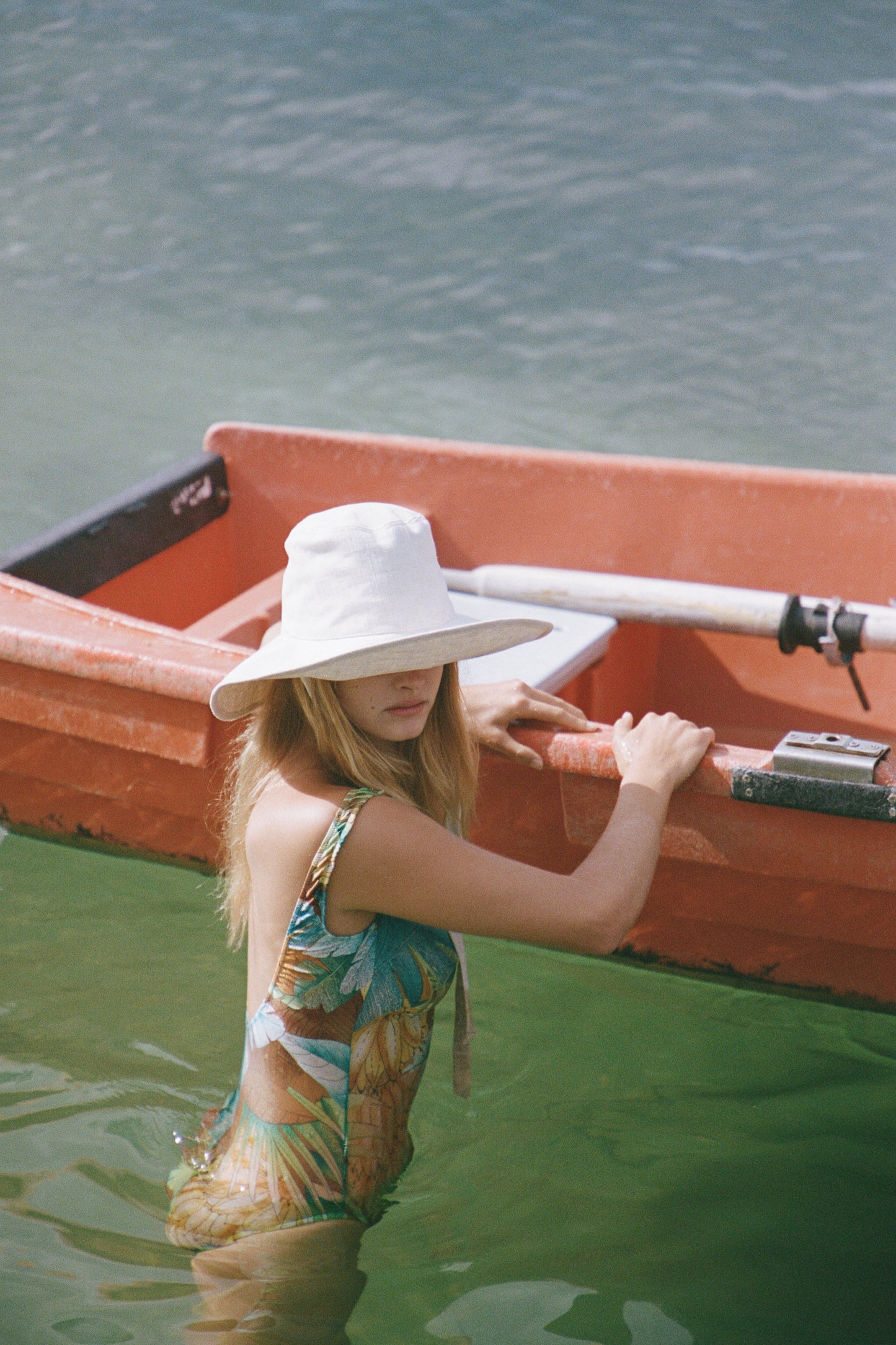 SUMMER BUCKET - PEBBLE