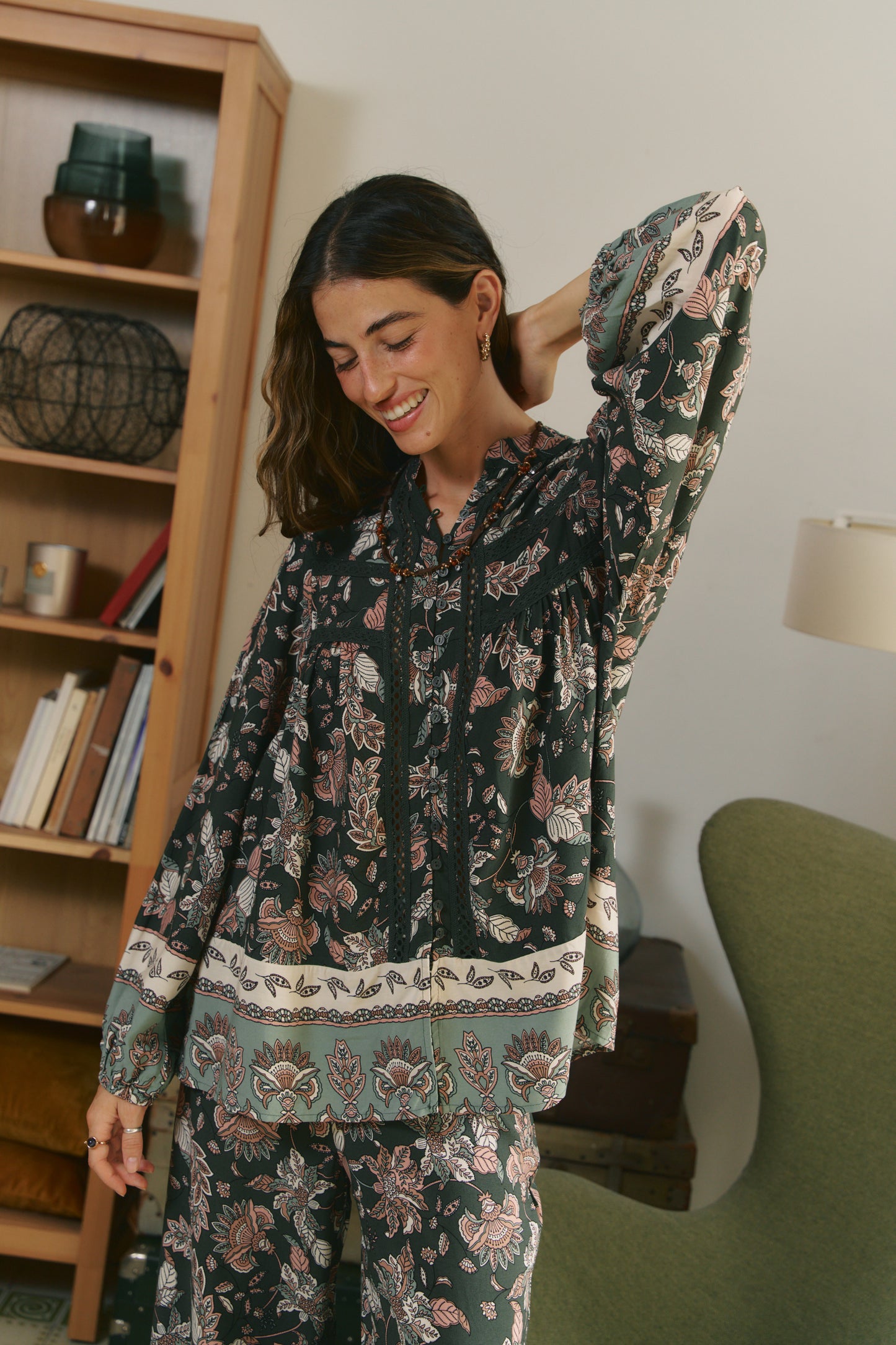 GREEN HAZE PRINT BEE BLOUSE