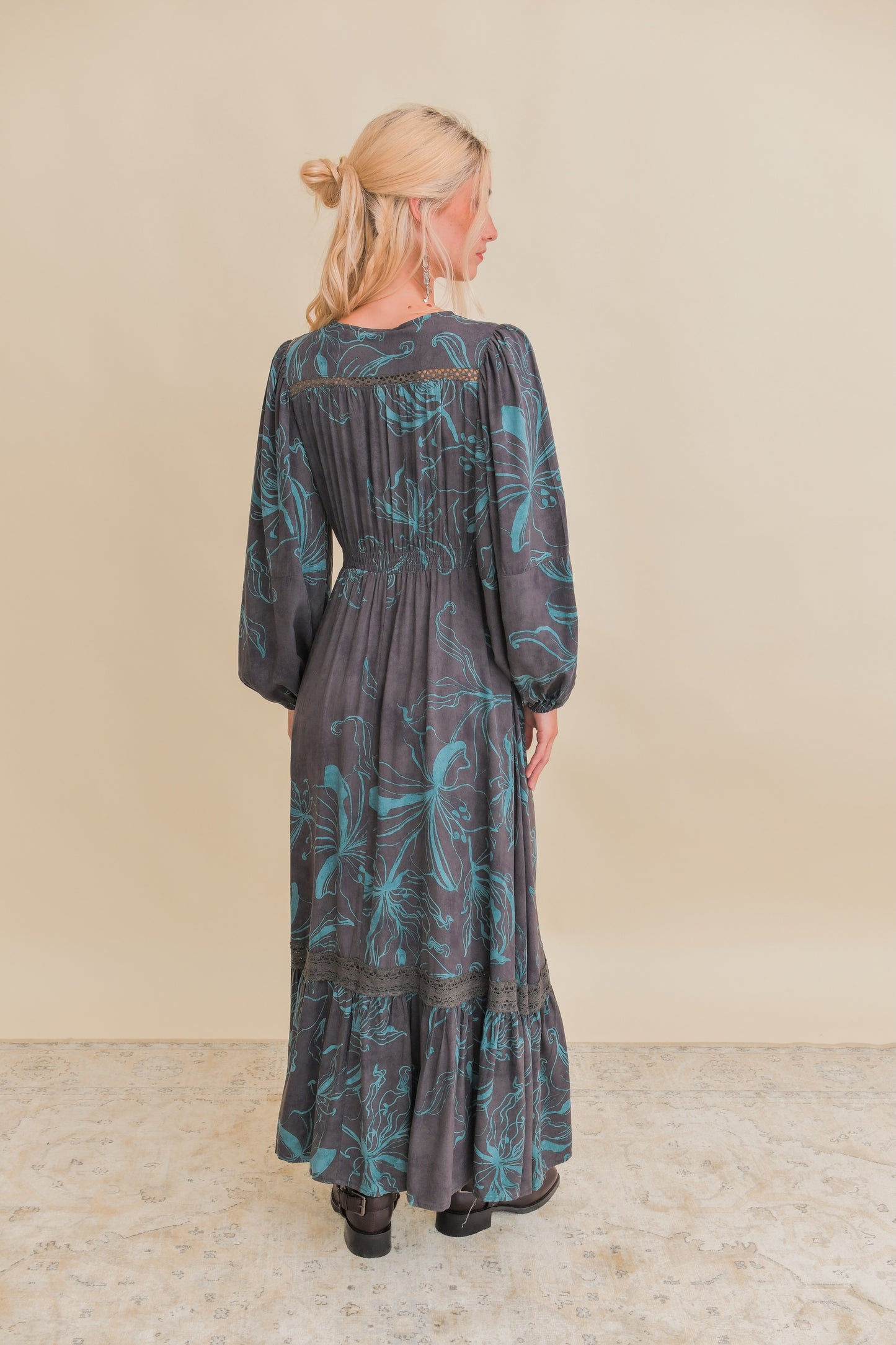 MIDNIGHT LILLY PRINT LONG SLEEVE CARMEN MAXI DRESS