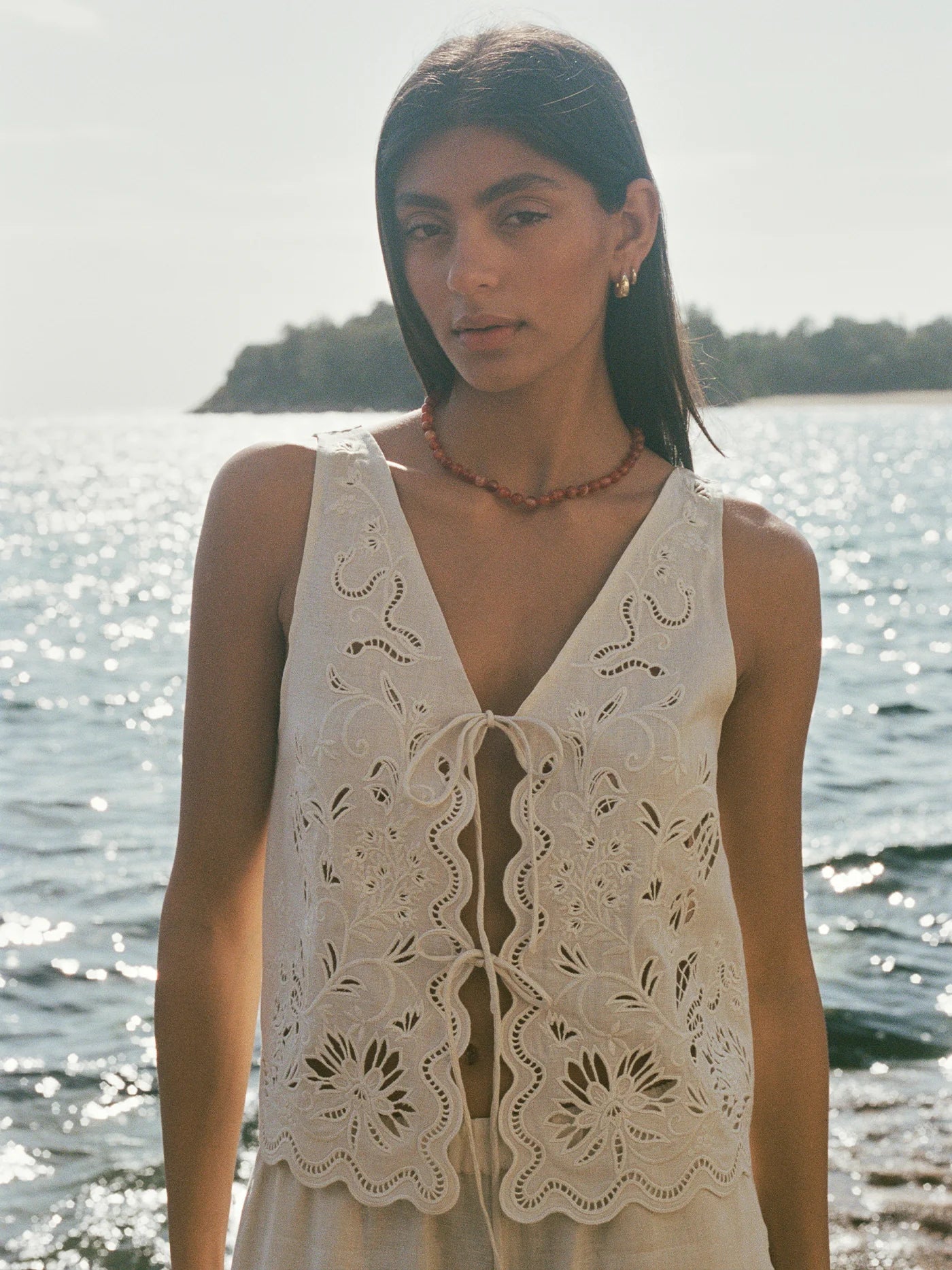 KAIA TOP SERPENTINE BRODERIE