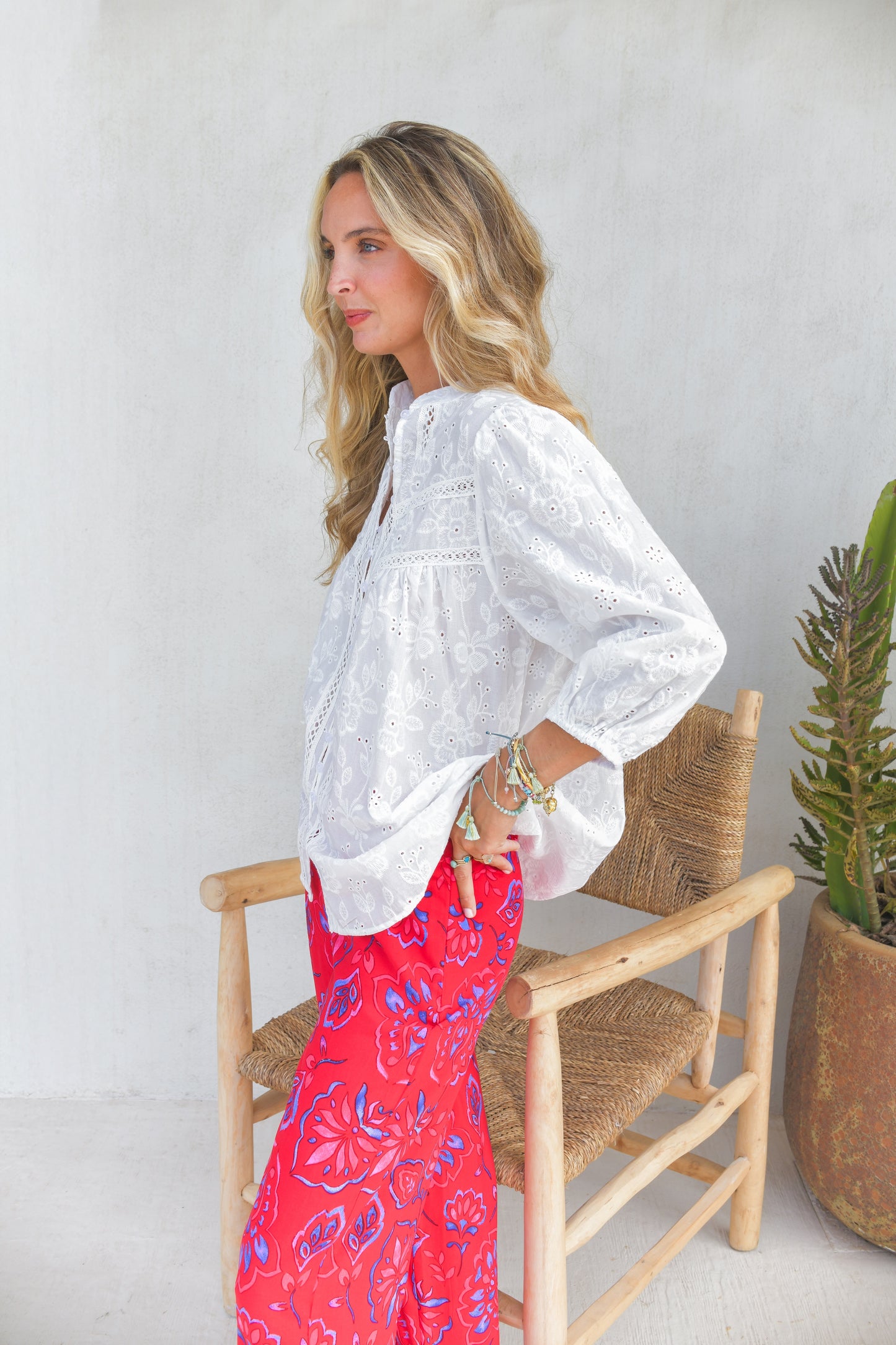 MOONFLOWER EMBROIDERED BEE BLOUSE