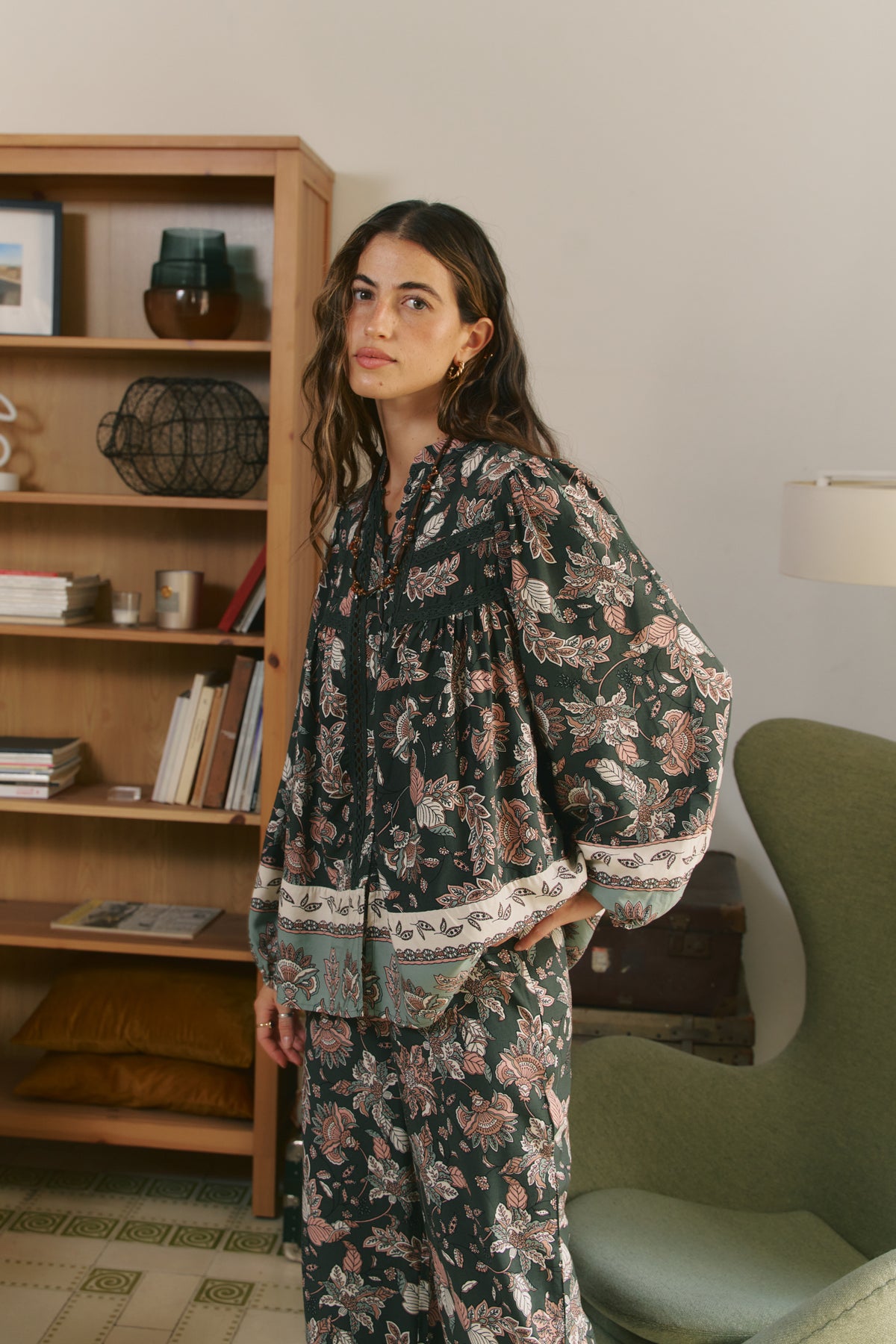 GREEN HAZE PRINT BEE BLOUSE