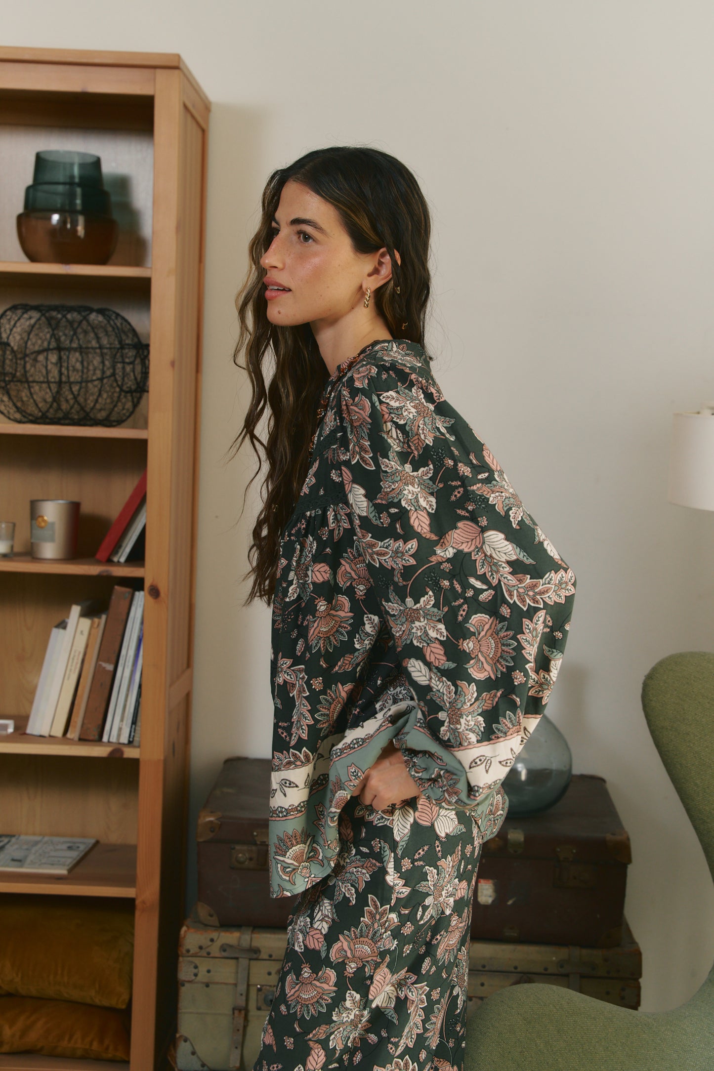 GREEN HAZE PRINT BEE BLOUSE
