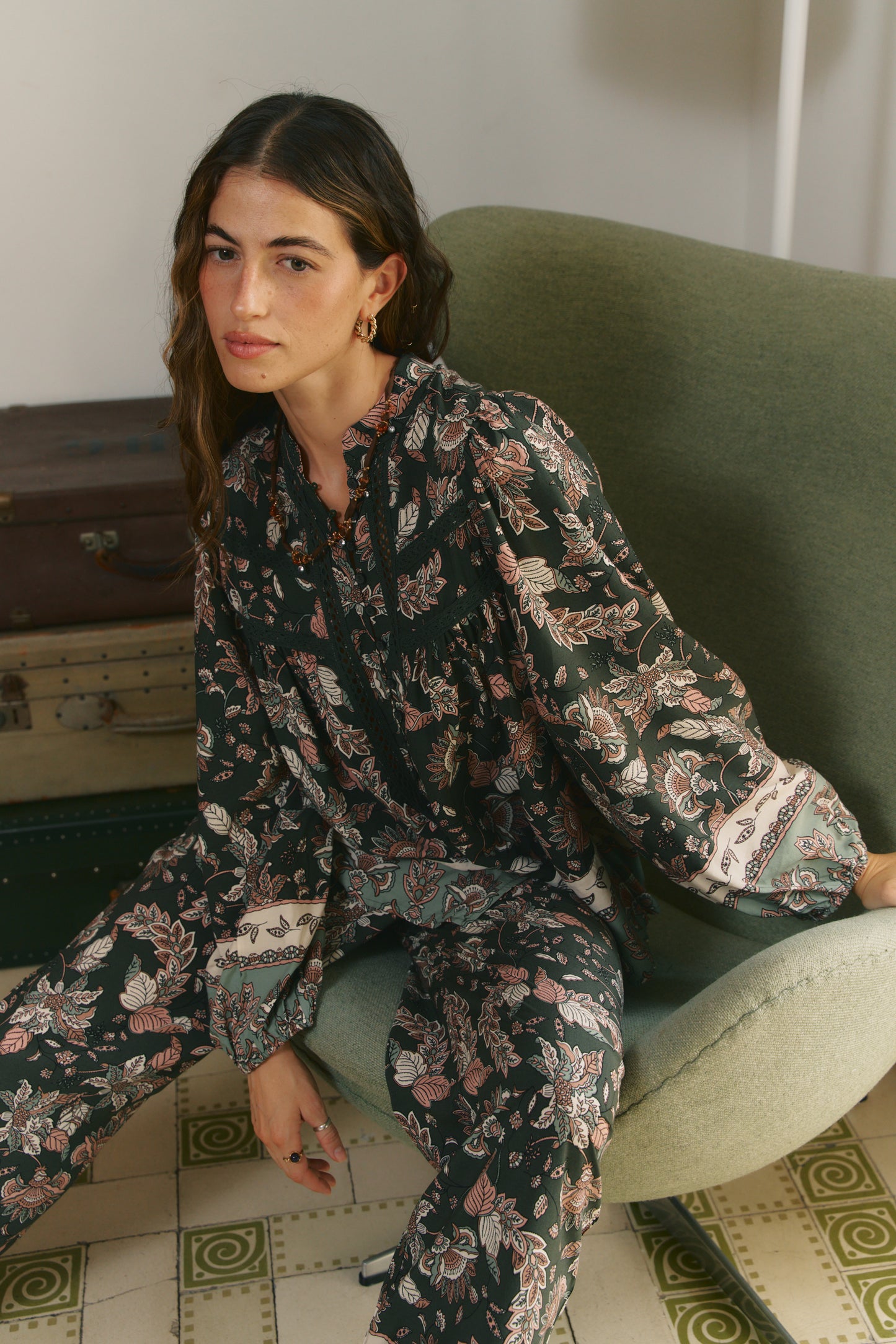 GREEN HAZE PRINT BEE BLOUSE