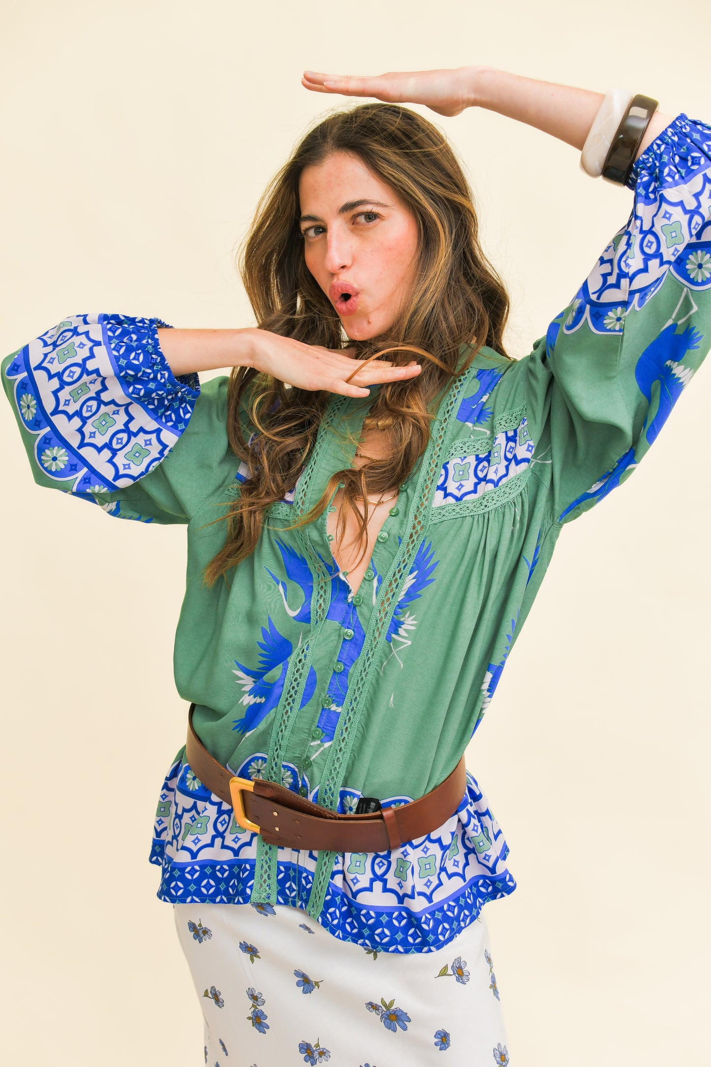 BLUE BIRD PRINT BEE BLOUSE