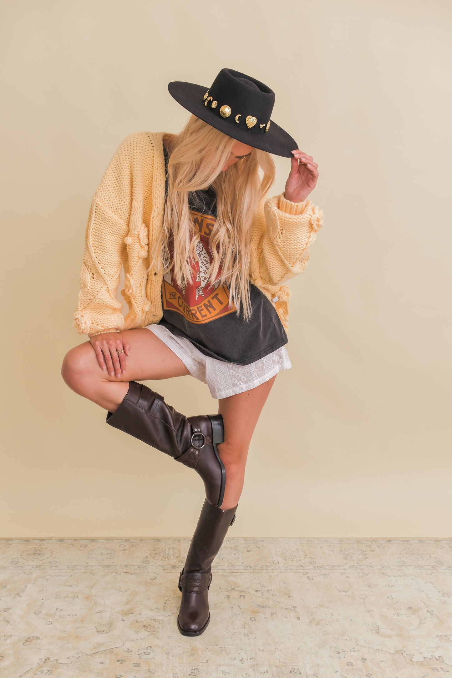 AGAINST THE CURRENT T-SHIRT - WASHED BLACK