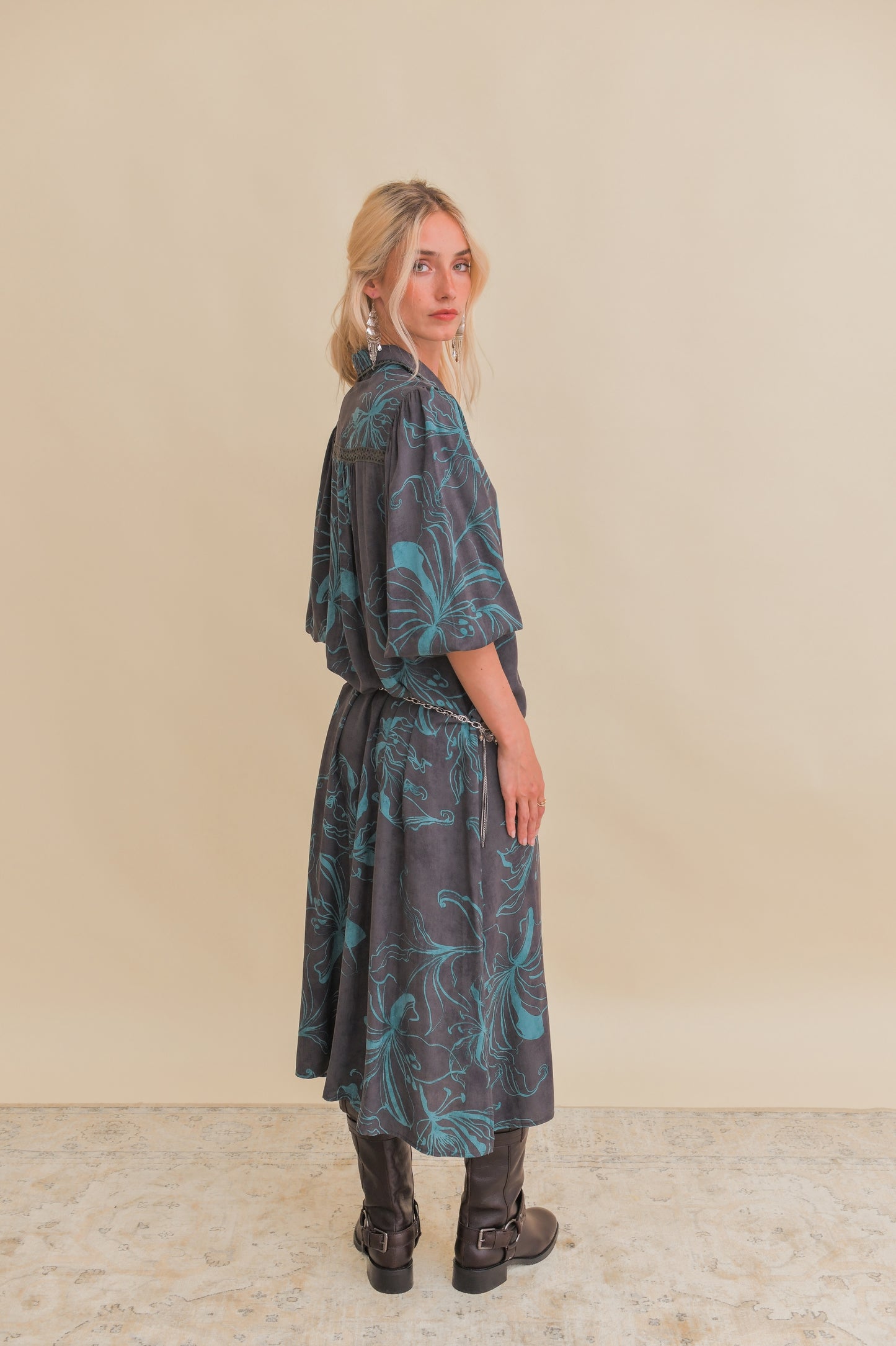 MIDNIGHT LILLY PRINT WHITNEY MIDI DRESS