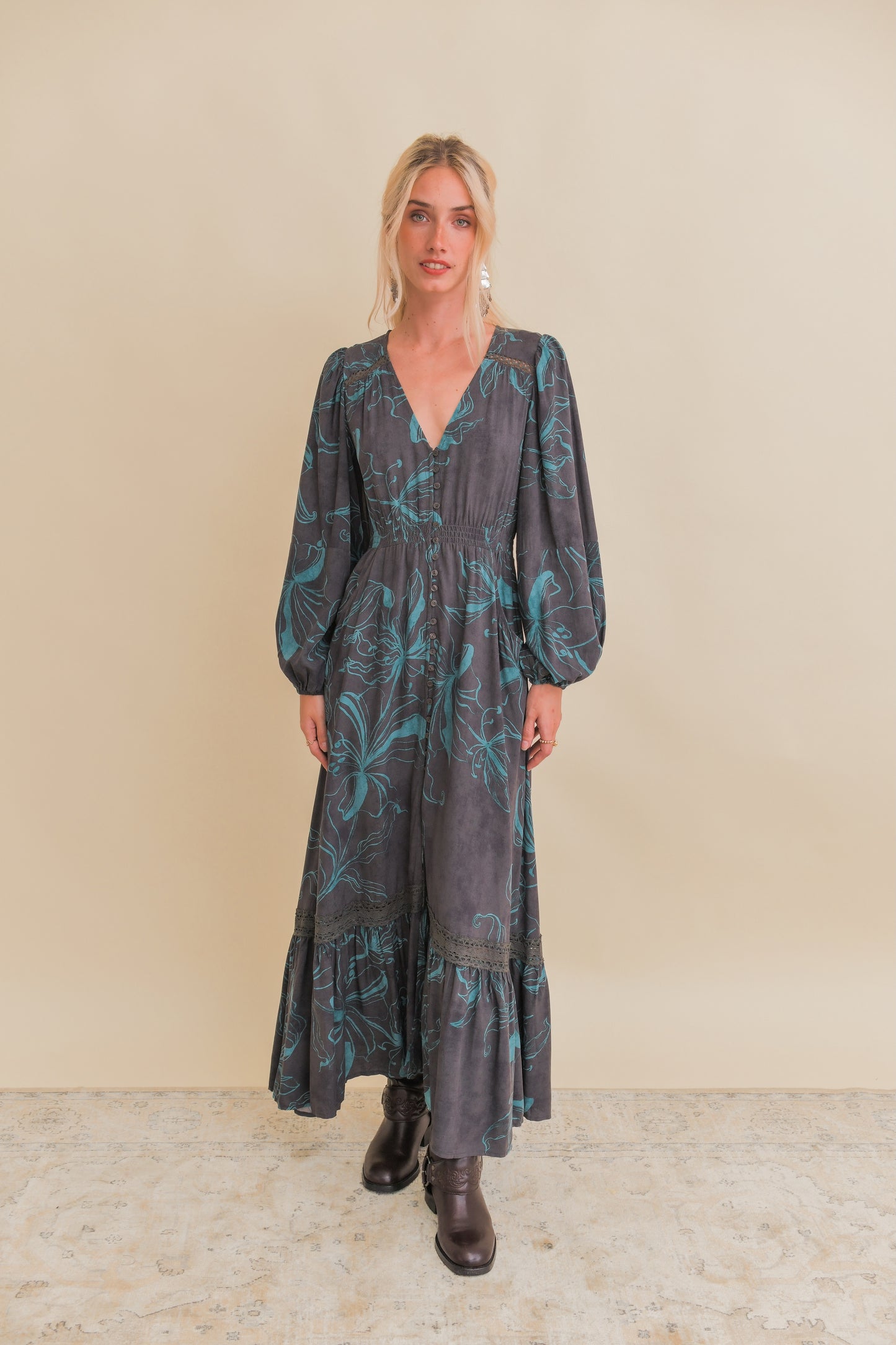 MIDNIGHT LILLY PRINT LONG SLEEVE CARMEN MAXI DRESS
