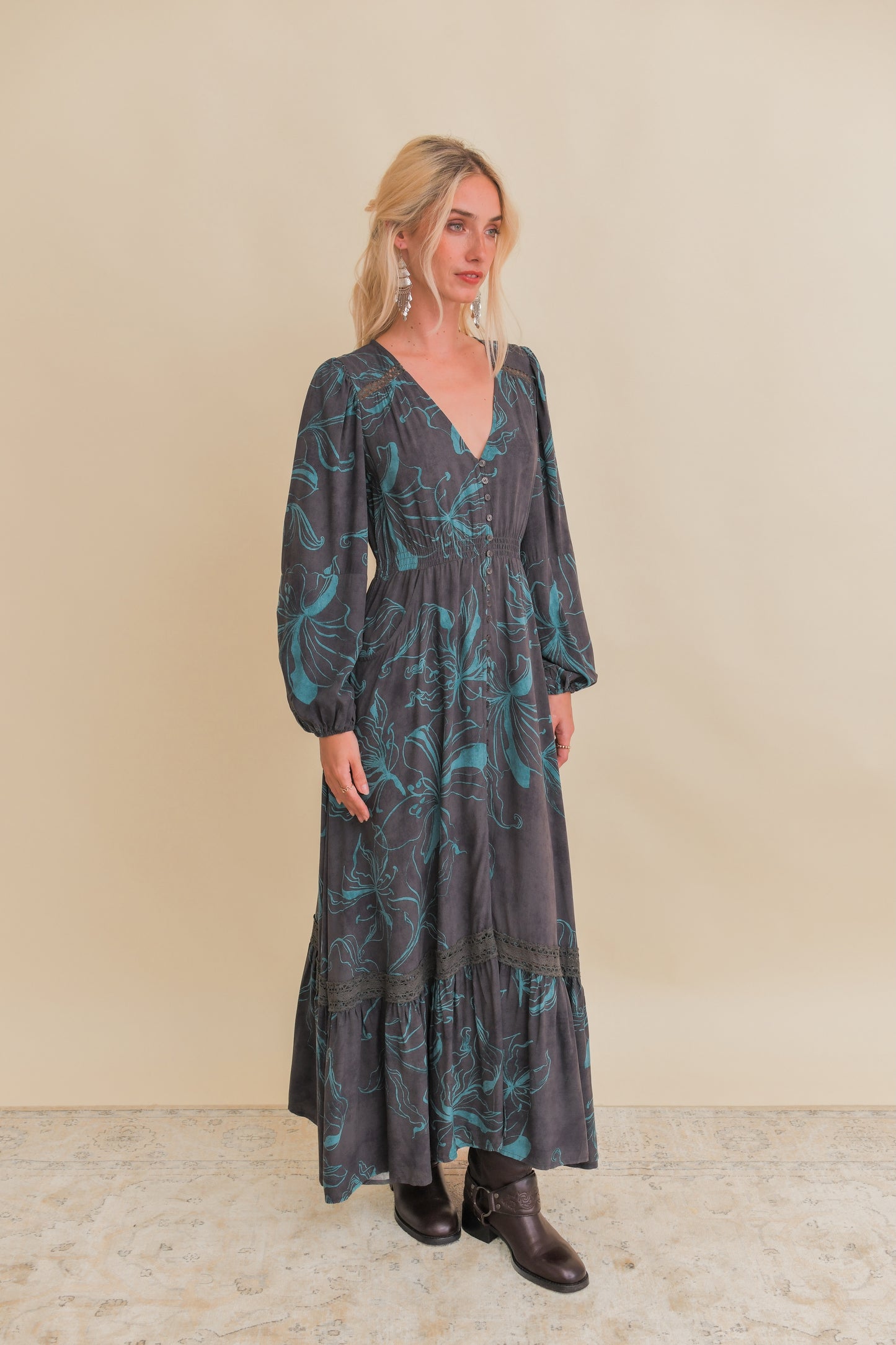 MIDNIGHT LILLY PRINT LONG SLEEVE CARMEN MAXI DRESS