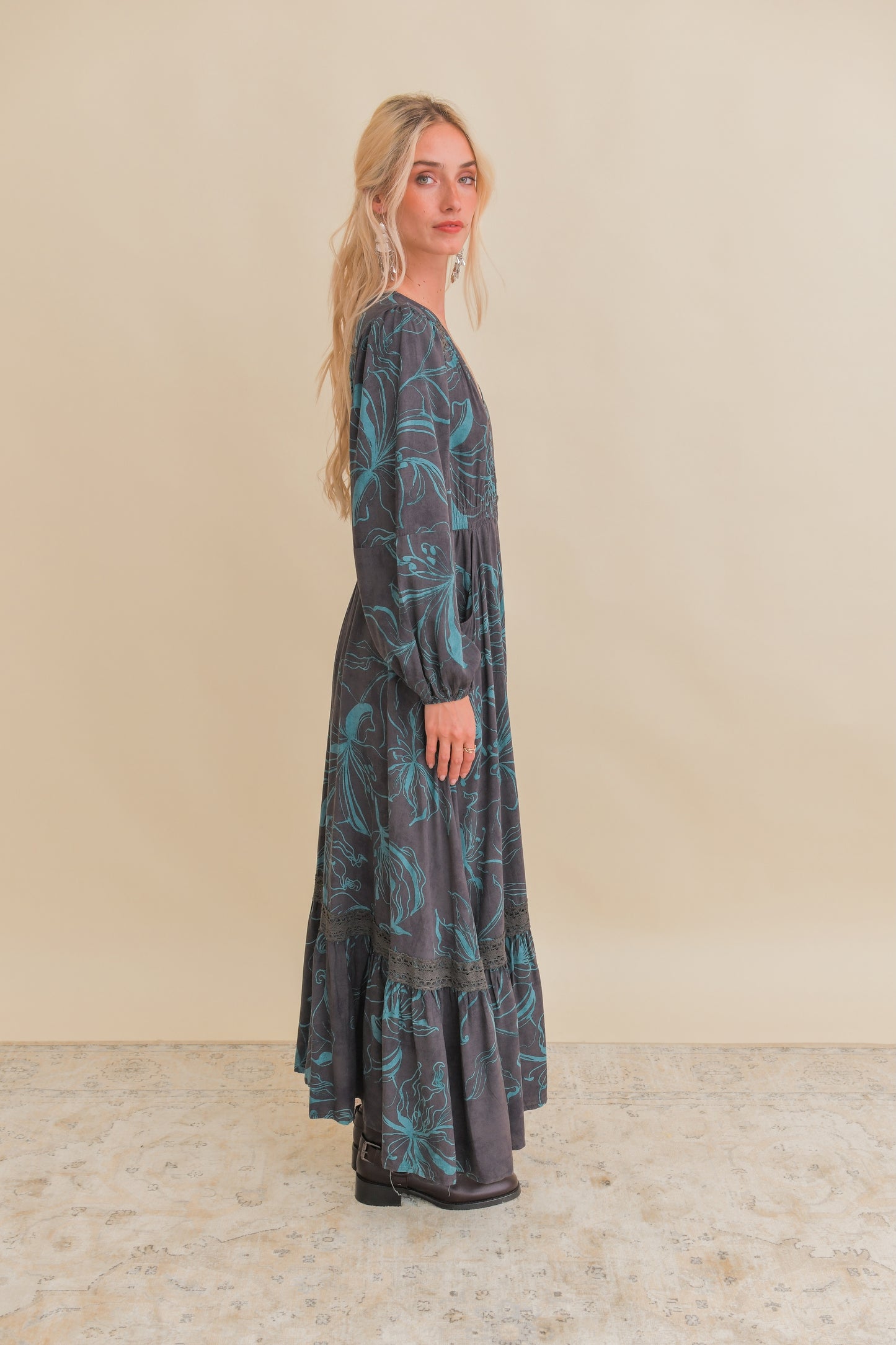 MIDNIGHT LILLY PRINT LONG SLEEVE CARMEN MAXI DRESS