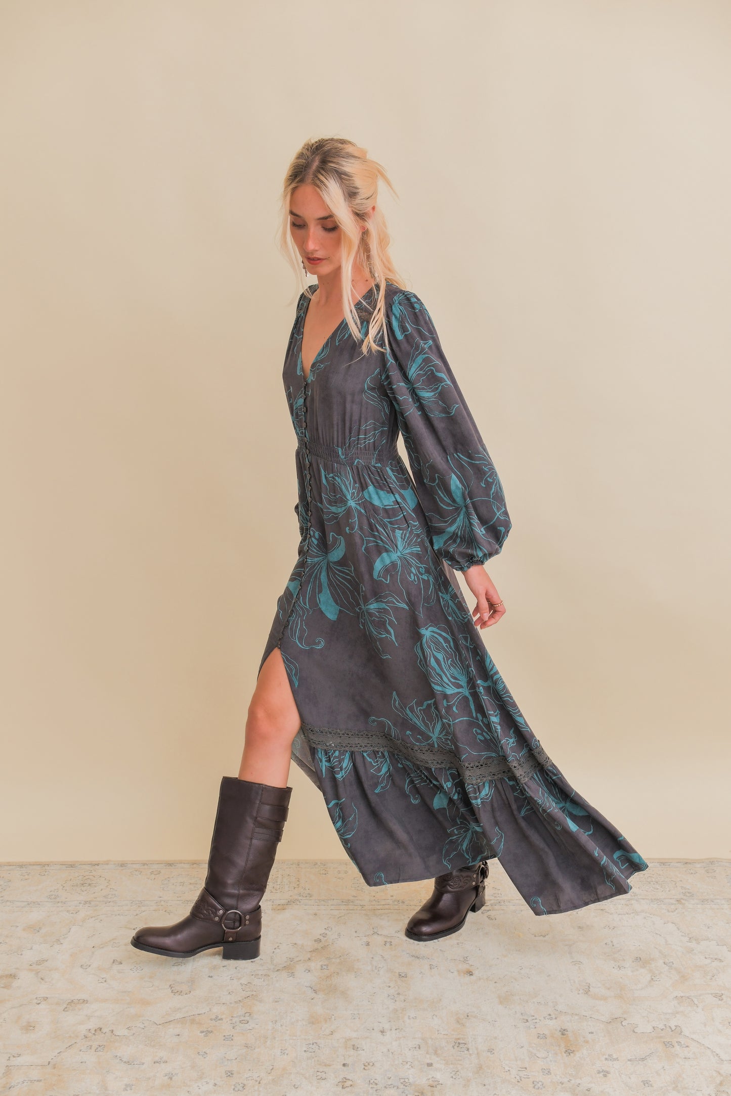 MIDNIGHT LILLY PRINT LONG SLEEVE CARMEN MAXI DRESS