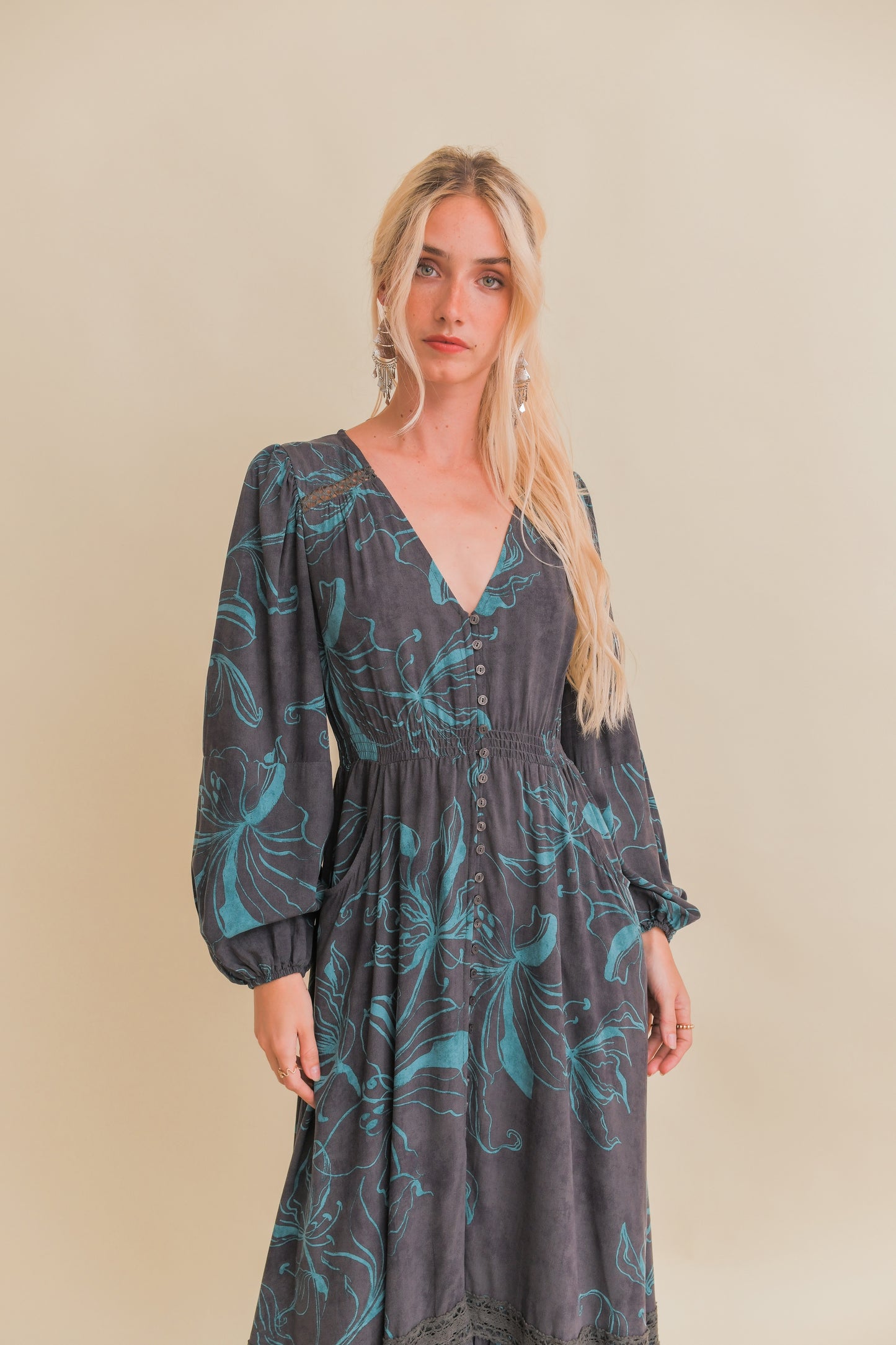 MIDNIGHT LILLY PRINT LONG SLEEVE CARMEN MAXI DRESS