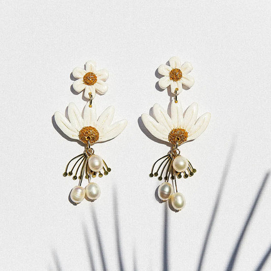 WHITE PEARL BLOSSOMS EARRINGS